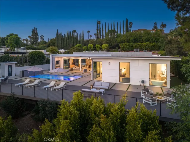 17977 Medley Drive, Encino, California 91316