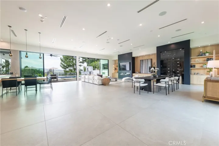 17977 Medley Drive, Encino, California 91316