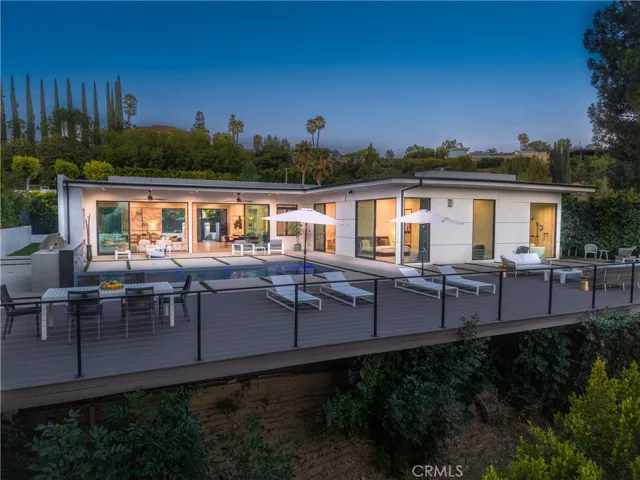 17977 Medley Drive, Encino, California 91316