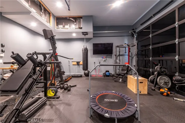 17977 Medley Drive, Encino, California 91316