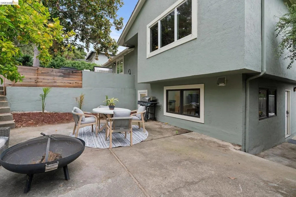 Exterior patio with concrete hardscaping