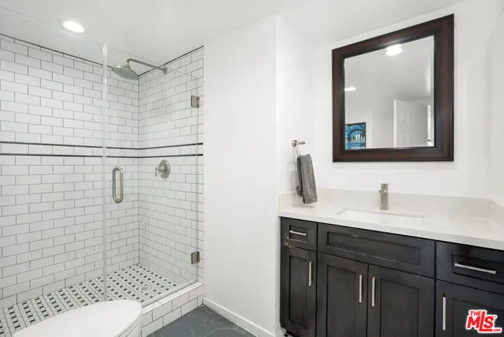 1942 Grace Avenue 217, Los Angeles, California 90068
