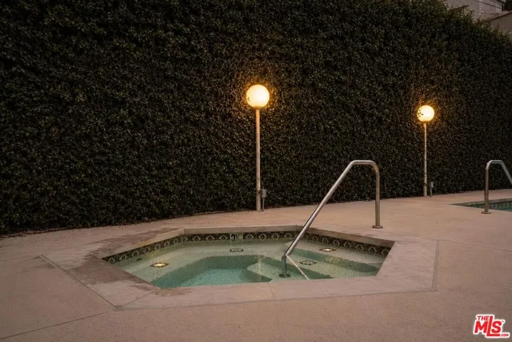 1942 Grace Avenue 217, Los Angeles, California 90068
