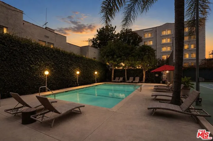 1942 Grace Avenue 217, Los Angeles, California 90068
