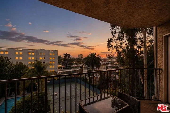 1942 Grace Avenue 217, Los Angeles, California 90068
