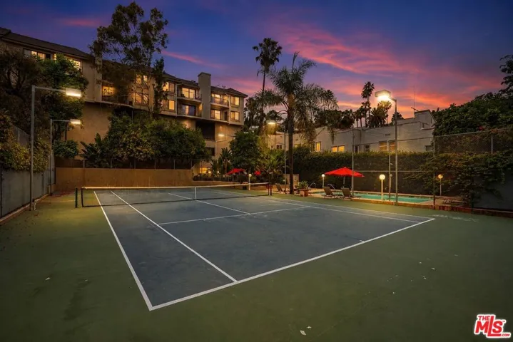 1942 Grace Avenue 217, Los Angeles, California 90068