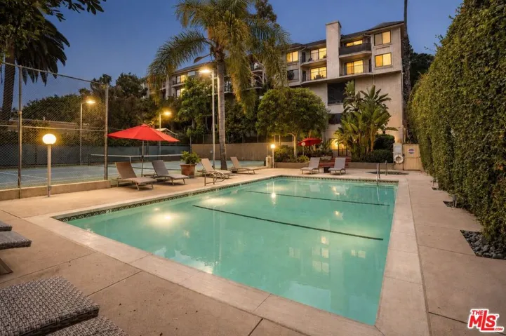 1942 Grace Avenue 217, Los Angeles, California 90068