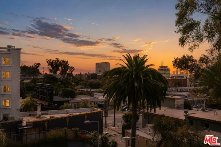 1942 Grace Avenue 217, Los Angeles, California 90068