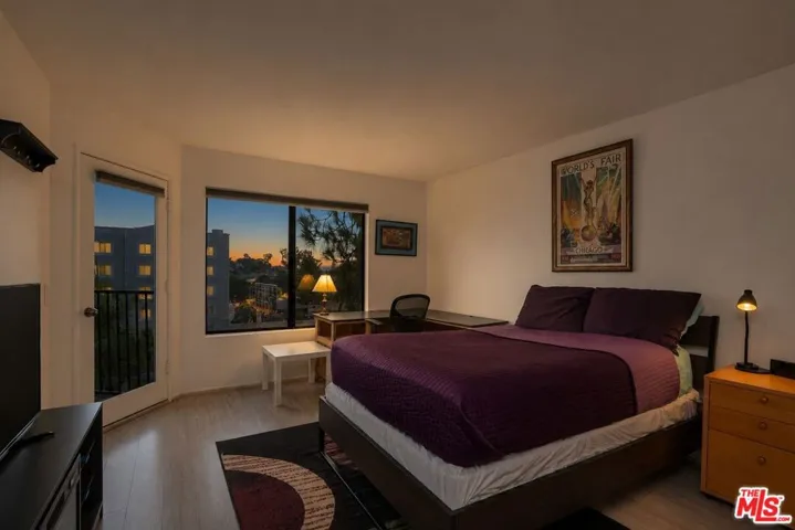 1942 Grace Avenue 217, Los Angeles, California 90068