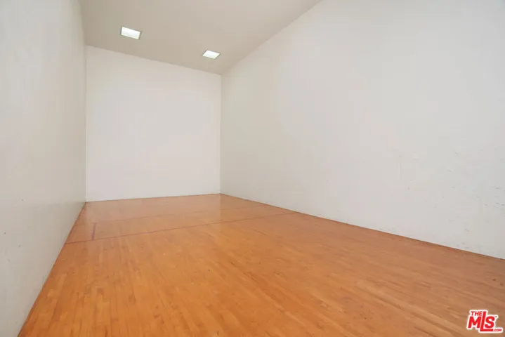 1942 Grace Avenue 217, Los Angeles, California 90068