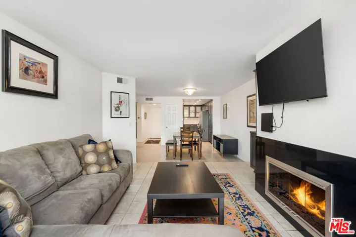1942 Grace Avenue 217, Los Angeles, California 90068