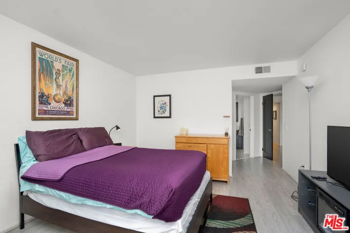 1942 Grace Avenue 217, Los Angeles, California 90068