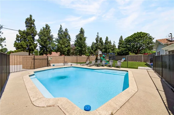 3837 Shelter Grove, Claremont, California 91711