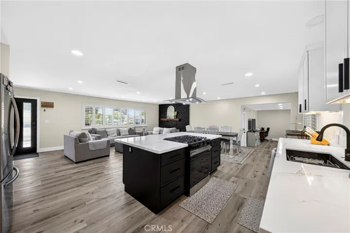 Minor virtual staging