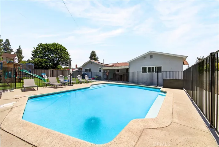 3837 Shelter Grove, Claremont, California 91711