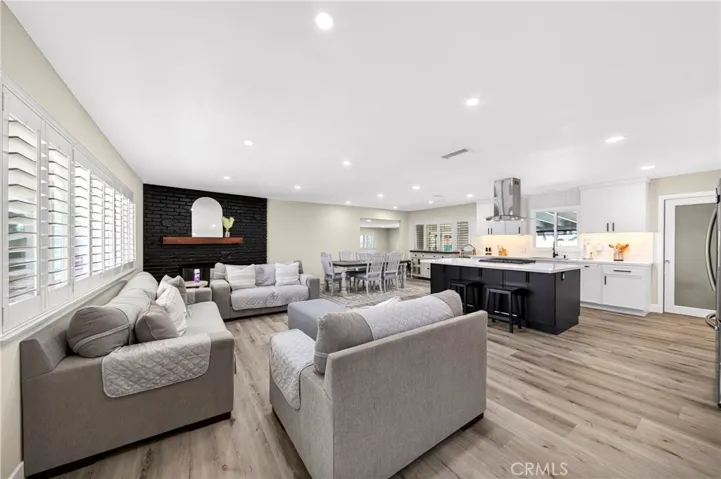 Minor virtual staging