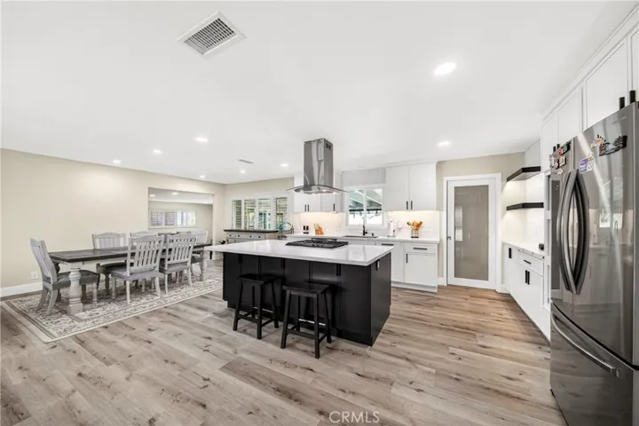Minor virtual staging