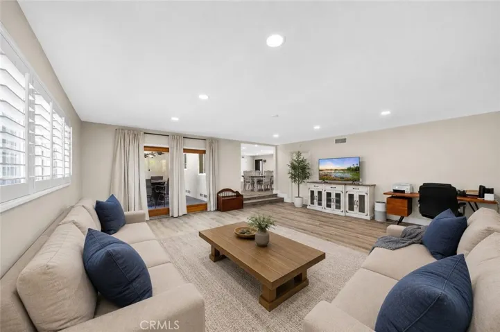 Minor virtual staging