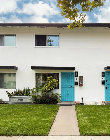 2729 S Baker, Santa Ana, California 92707