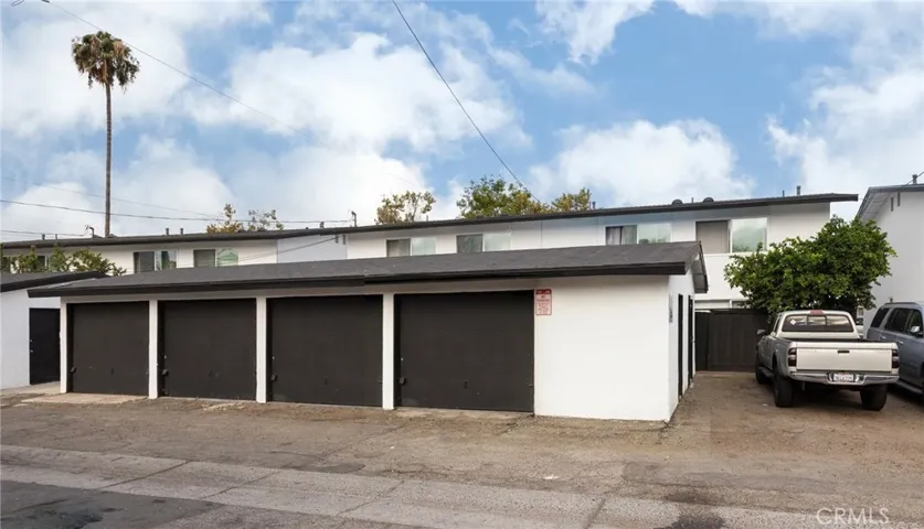 2729 S Baker, Santa Ana, California 92707