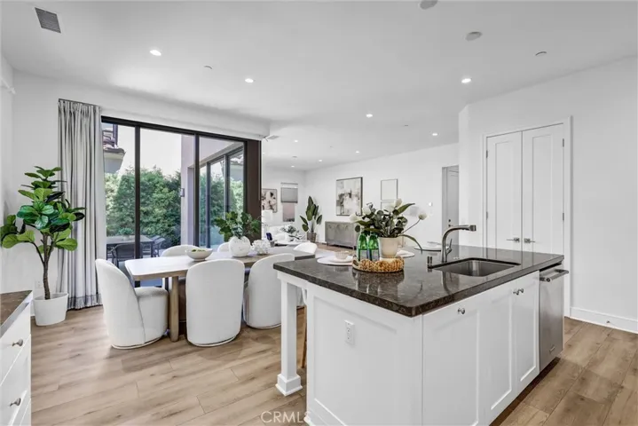 155 Linda Vista, Irvine, California 92618