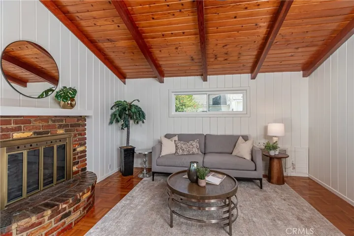 432 N Beachwood Drive, Burbank, California 91506