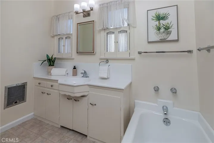 432 N Beachwood Drive, Burbank, California 91506