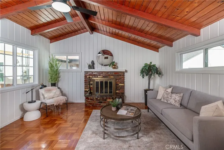 432 N Beachwood Drive, Burbank, California 91506