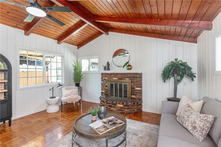 432 N Beachwood Drive, Burbank, California 91506