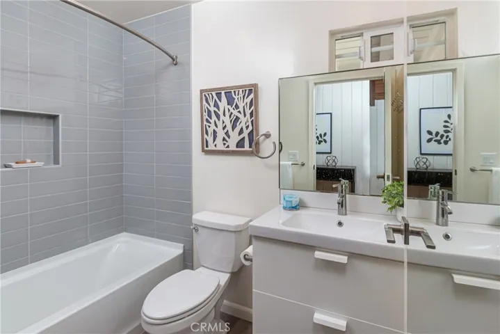 432 N Beachwood Drive, Burbank, California 91506