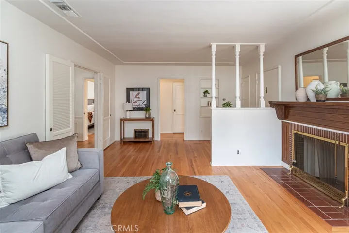 432 N Beachwood Drive, Burbank, California 91506