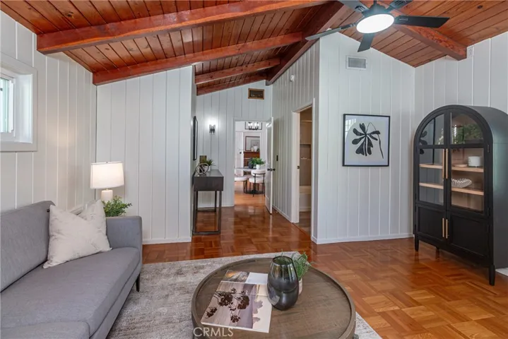432 N Beachwood Drive, Burbank, California 91506