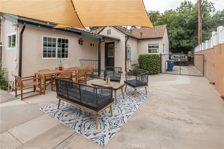 432 N Beachwood Drive, Burbank, California 91506