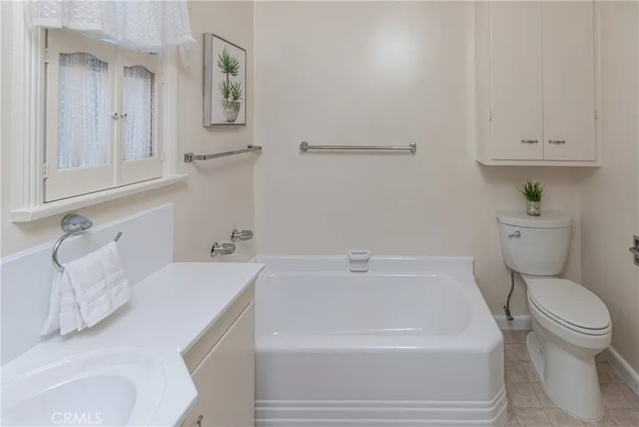 432 N Beachwood Drive, Burbank, California 91506