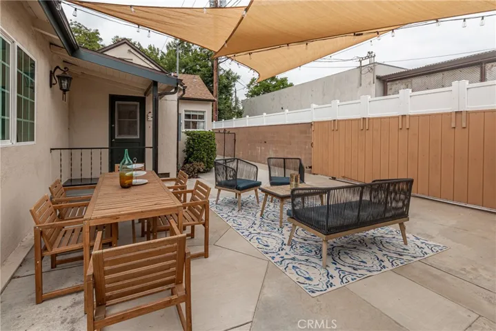 432 N Beachwood Drive, Burbank, California 91506