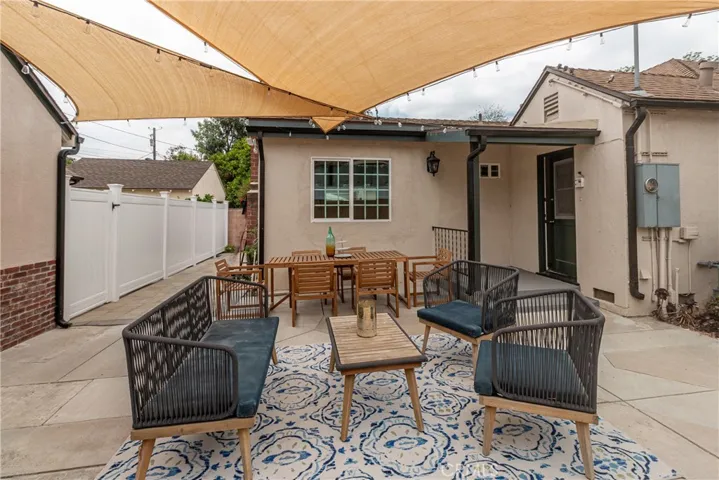 432 N Beachwood Drive, Burbank, California 91506