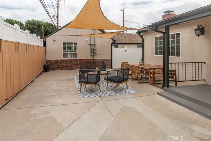 432 N Beachwood Drive, Burbank, California 91506