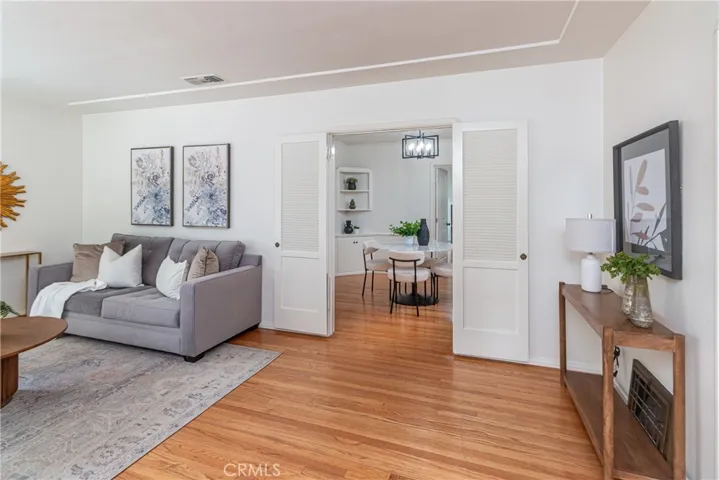 432 N Beachwood Drive, Burbank, California 91506