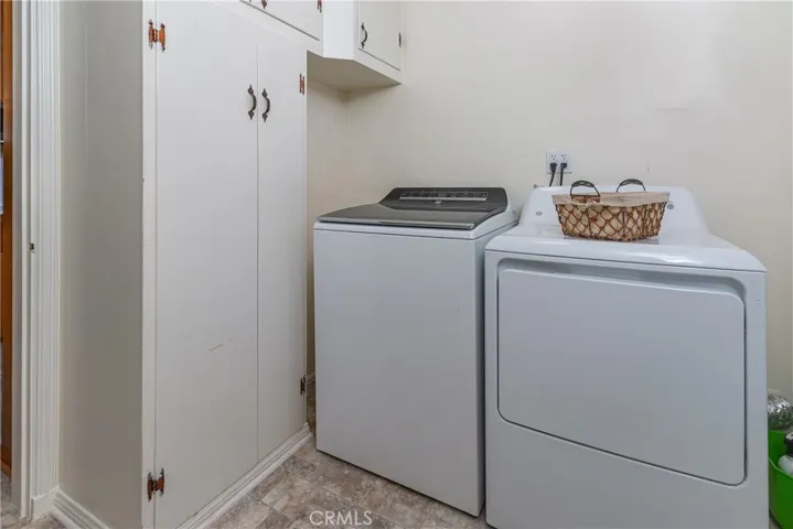 432 N Beachwood Drive, Burbank, California 91506