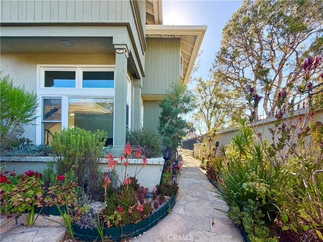 2 Vienna, Newport Beach, California 92660