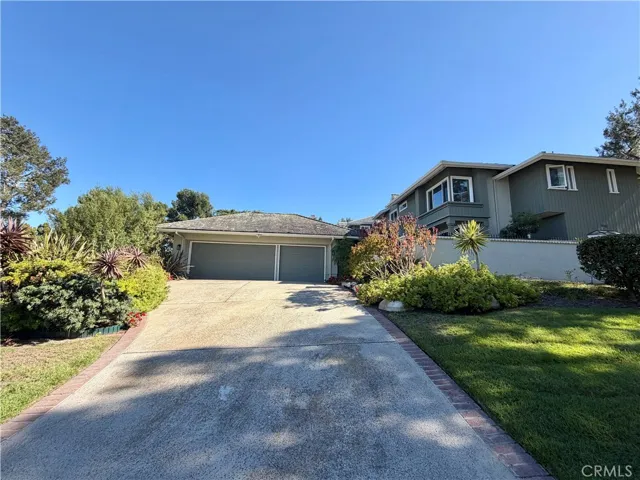 2 Vienna, Newport Beach, California 92660