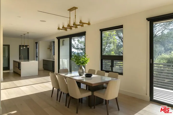 3147 Hollyridge Drive, Los Angeles, California 90068