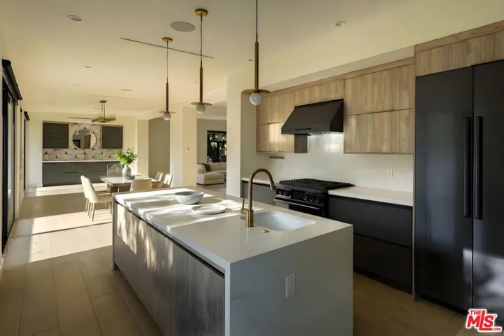 3147 Hollyridge Drive, Los Angeles, California 90068
