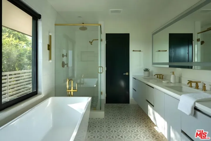 3147 Hollyridge Drive, Los Angeles, California 90068