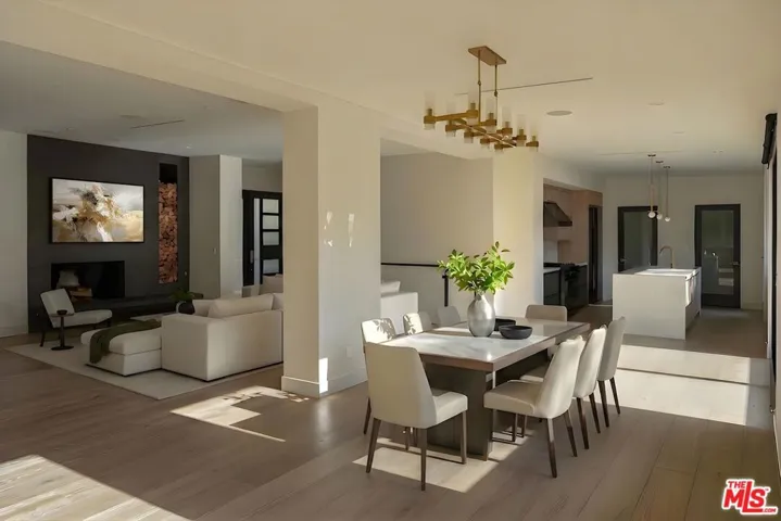 3147 Hollyridge Drive, Los Angeles, California 90068