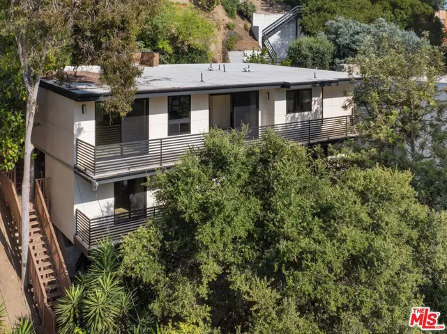 3147 Hollyridge Drive, Los Angeles, California 90068