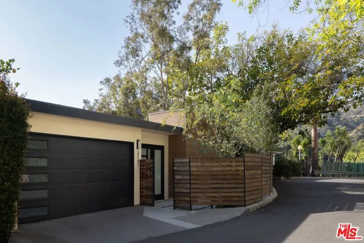 3147 Hollyridge Drive, Los Angeles, California 90068