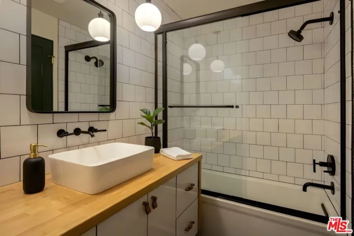 3147 Hollyridge Drive, Los Angeles, California 90068