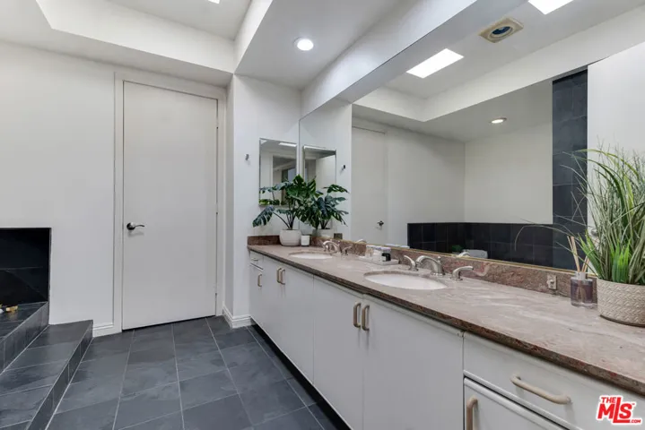 235 S Tower Drive 305, Beverly Hills, California 90211