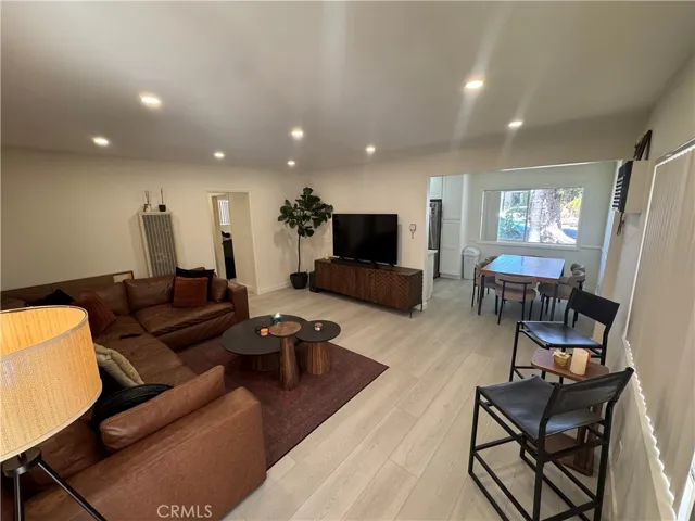 350 W Wilson 1a, Glendale, California 91203